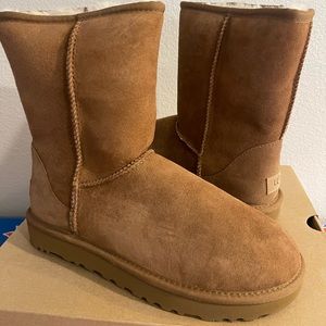 New UGG Classic II Boots short ankle leather Uggs Size 8